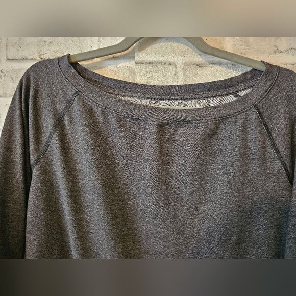 Nike Dri-Fit women's long sleeve, gray scoop neck, light weight, size Medium - Picture 3 of 6